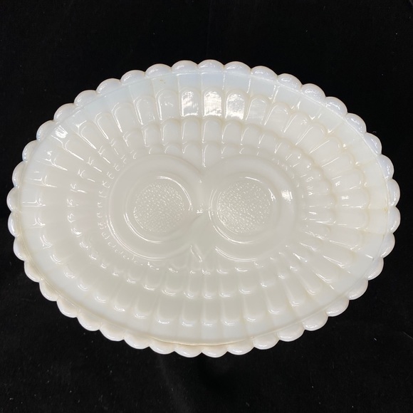 Avon Bath Euc Vntg Avon Milk Glass Owl Pedestal Soap Dish Poshmark